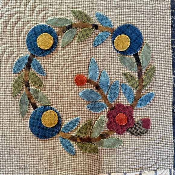 MUSEUM QUALITY Vintage Tulip Medallion Applique Antique Quilt Tapestry 57x45 - Picture 4 of 16